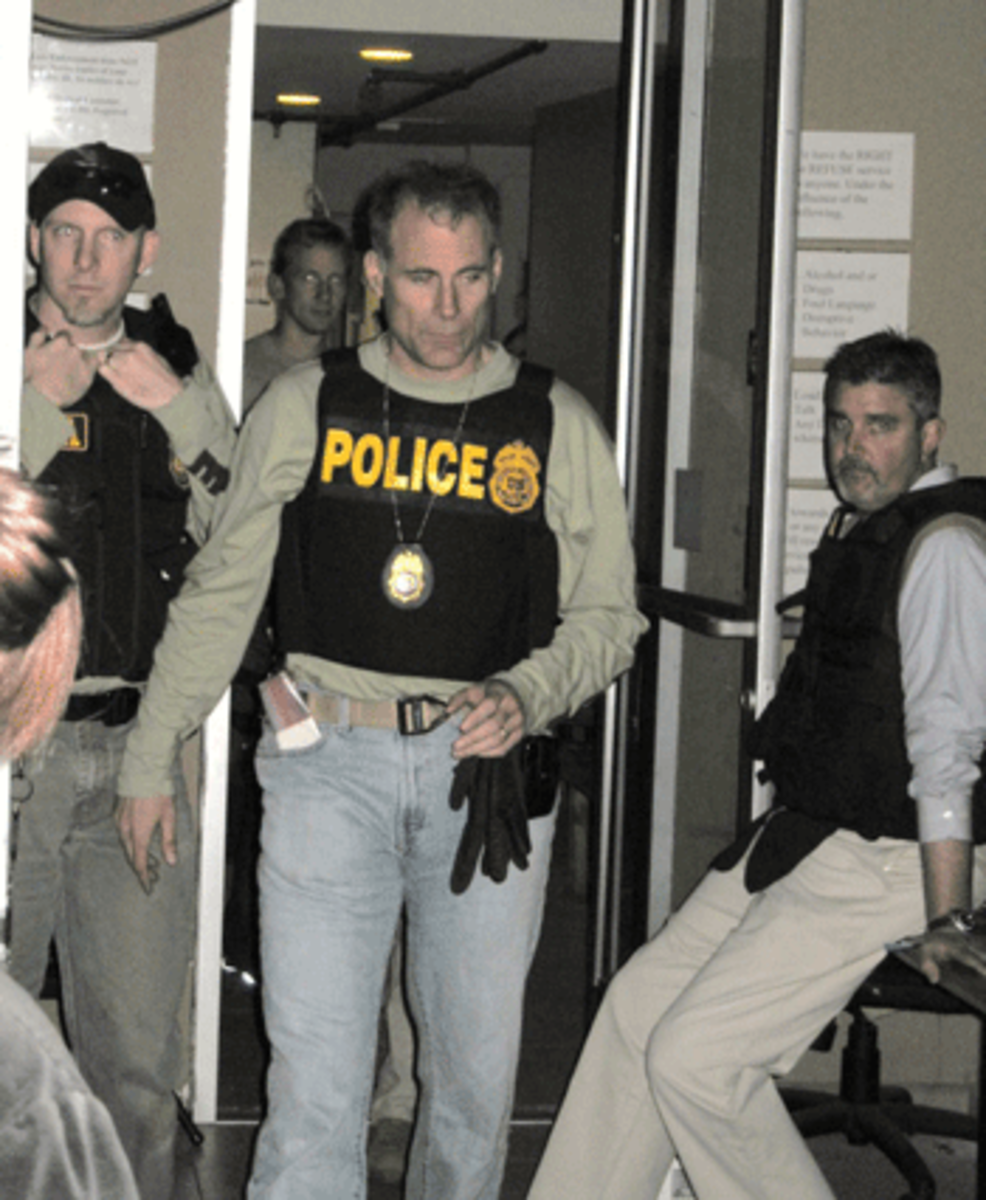 doorcrew DEA agents during raid and arrest.