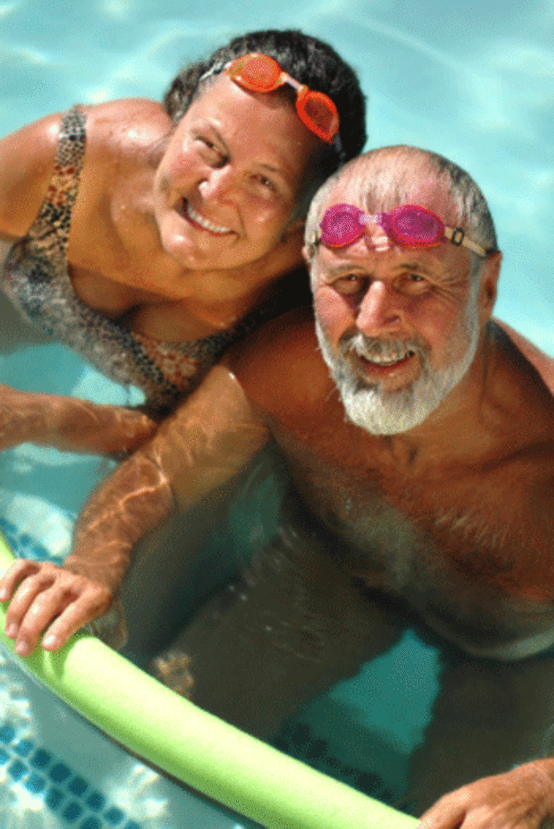 swimming-couple