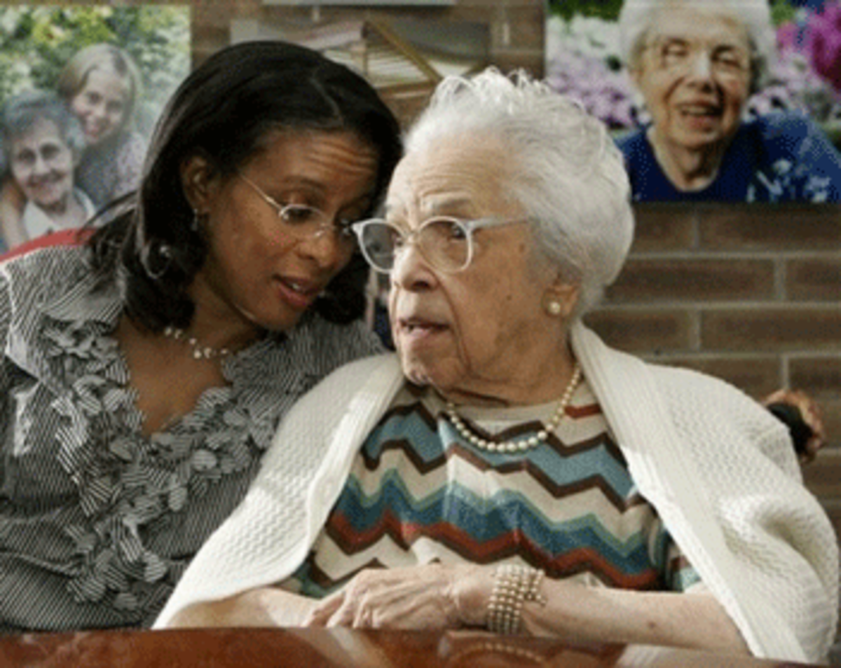 Nurse Iris Willams talks to Ella Mae Johnson .