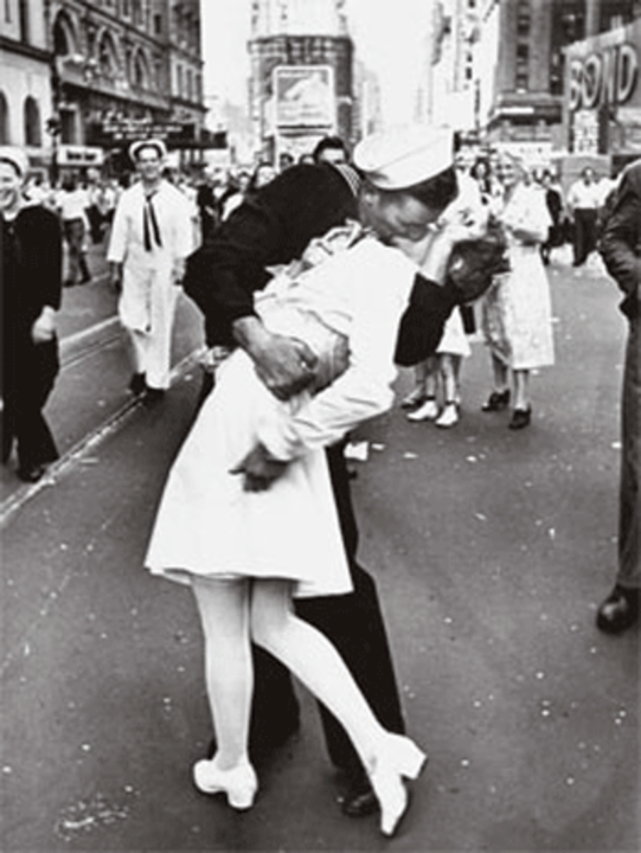 black and white photos of children kissing. the iconic lack and white