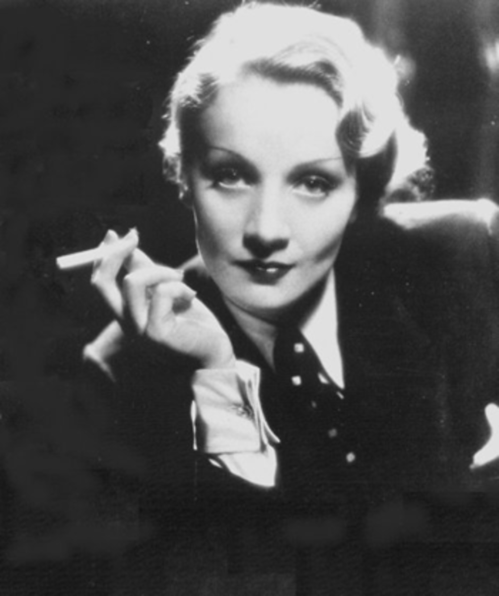 marlene-dietrich-and-smokin Marlene Dietrich