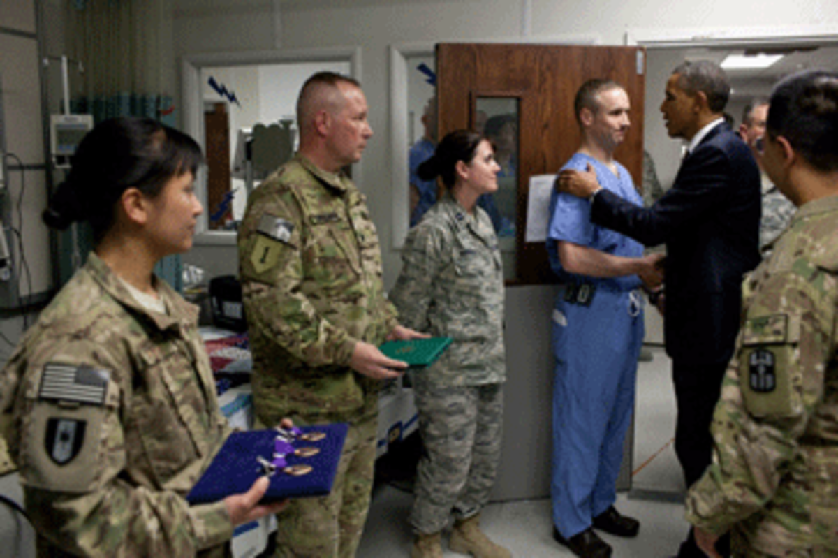 obama-hospital-troops obama bagram