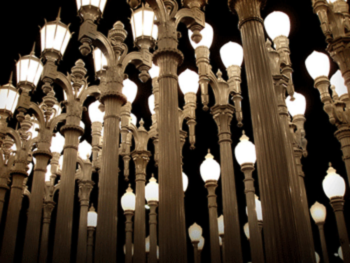 streetlamps Los Angeles City Hall: Too Many Departments, Not Enough Light Bulbs