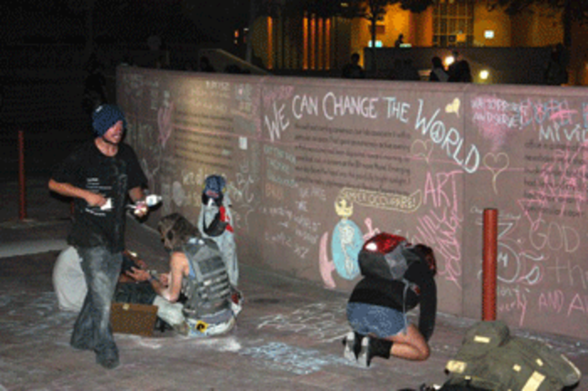 Chalkupy L.A. Police Leave Chalking Protesters Alone