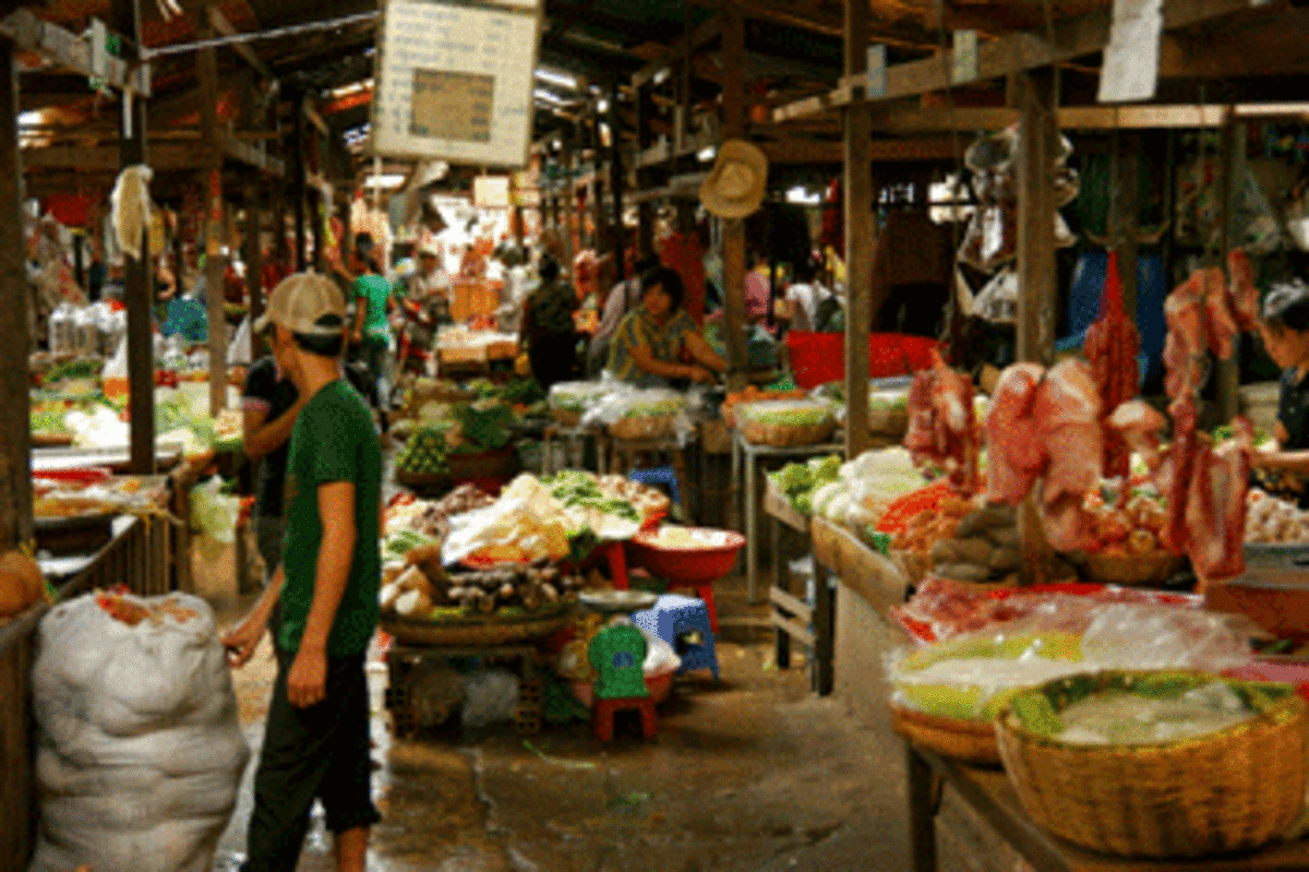 Night market Phnom Penh Washington Is Conceding Cambodia to China