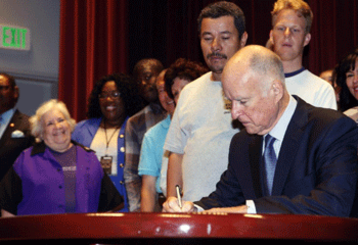 brown minimum wage 350 Governor Brown Signs Historic Minimum Wage Increase