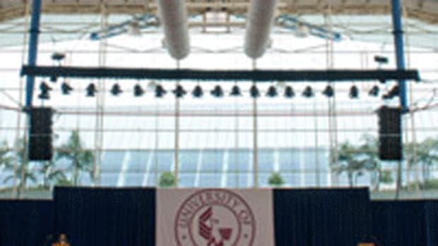 University of Phoenix graduation (Flickr User: Scott's View of the World)