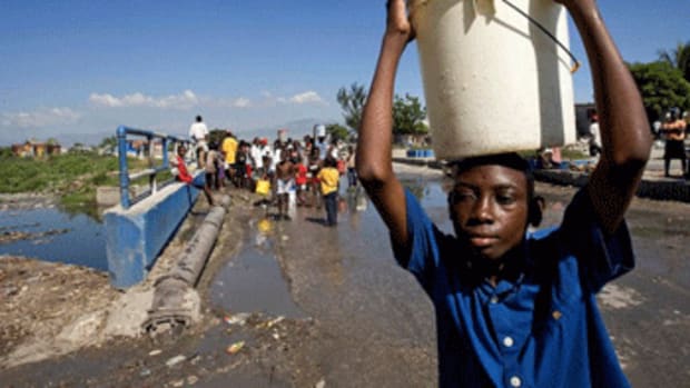 haiti-water-carrier