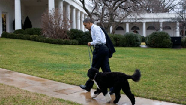 obama walking dog