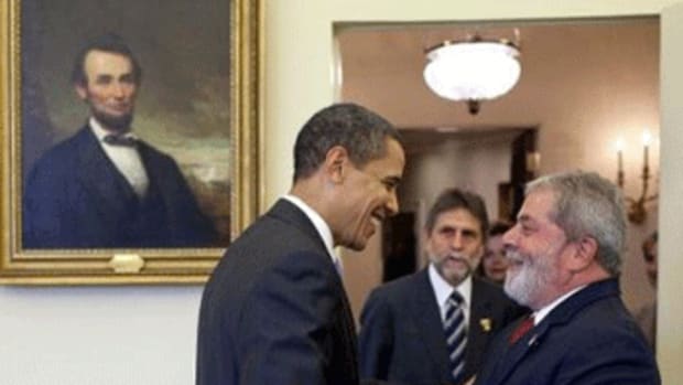President Barack Obama greets President Luiz Inácio Lula da Silva  of Brazil, with British Prime Minister Gordon Brown.