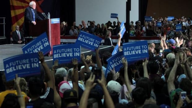 Bernie Sanders with supporters in Phoenix. (Gage Skidmore/Creative Commons)
