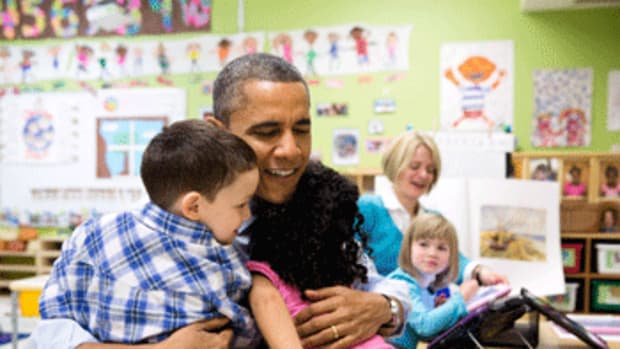 obama with school kids