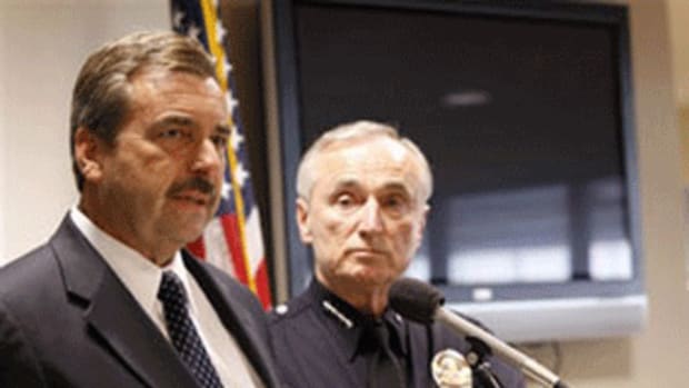 Incoming and outgoing LAPD Chiefs, Charlie Beck and Bill Bratton (Photo/Nick Ut)