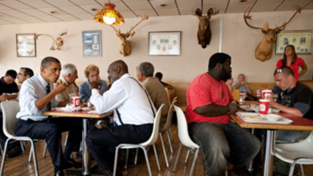 President Barack Obama has lunch with Toledo Mayor Michael Bell at Rudy’s Hot Dog in Toledo, Ohio, June 3, 2011. (Official White House Photo by Pete Souza)