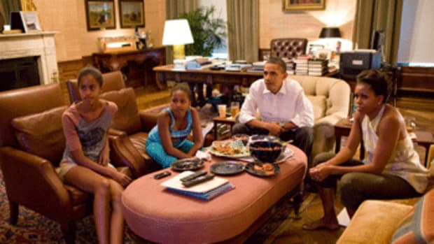 Obamas watching World Cup finals. (Photo by Pete Souza)