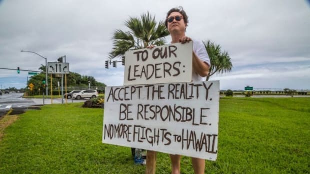 James "Jiro" Yuda protests continued flights to and from Hawaii as the Covid-19 pandemic worsens. (Photo: Copyright David Bacon)