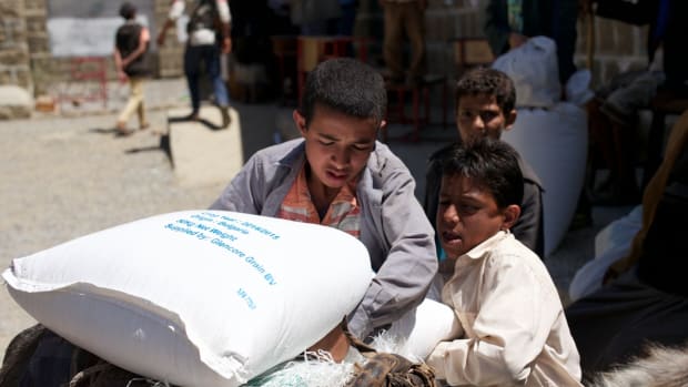 yemen food distribution 1200