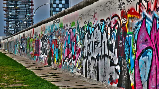 Berlin Wall - Wikipedia Commons