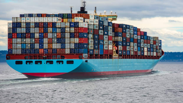 container ship 2000