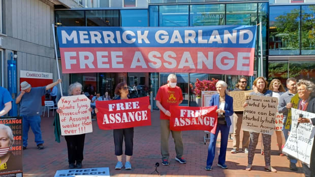 free assange 2000