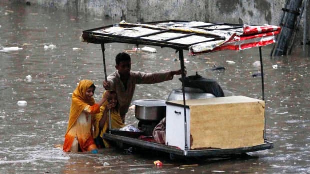 pakistan flood 1200