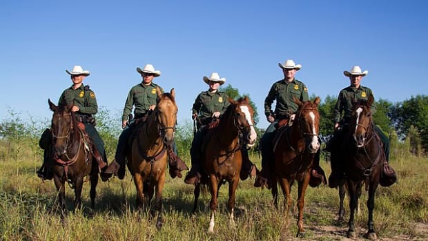South_Texas,_Border_Patrol_Agents,_McAllen_Horse_Patrol_Unit_(11934466756)