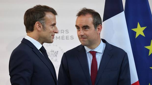 macron and friend 1200