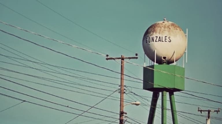 One Small California Town’s 15-Year Fight for Universal Broadband