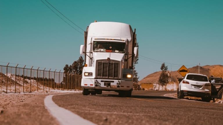 5 Truck Maneuvers That Have a Tendency to Result in Collision