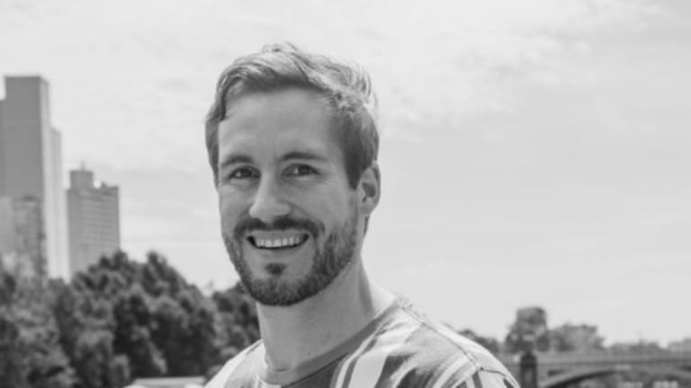 Essential Traits of a Professional Online Marketer: Listen to Expert Business Coach