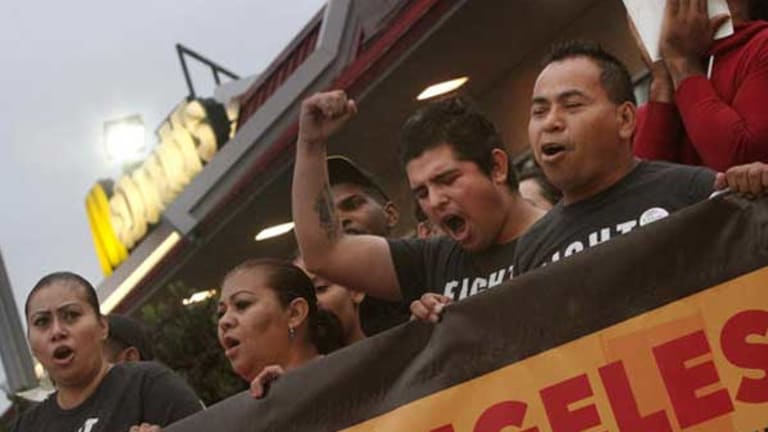 Democrats Need Minimum-Wage Movement to Win This November