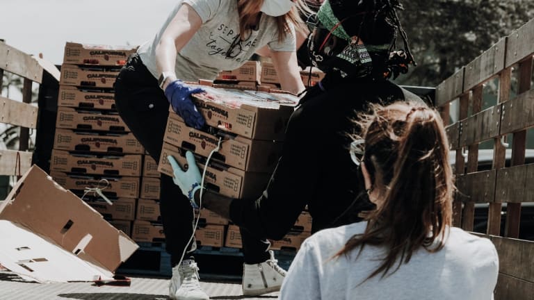 People in LA Are Feeding Each Other with Food That Would Be Wasted