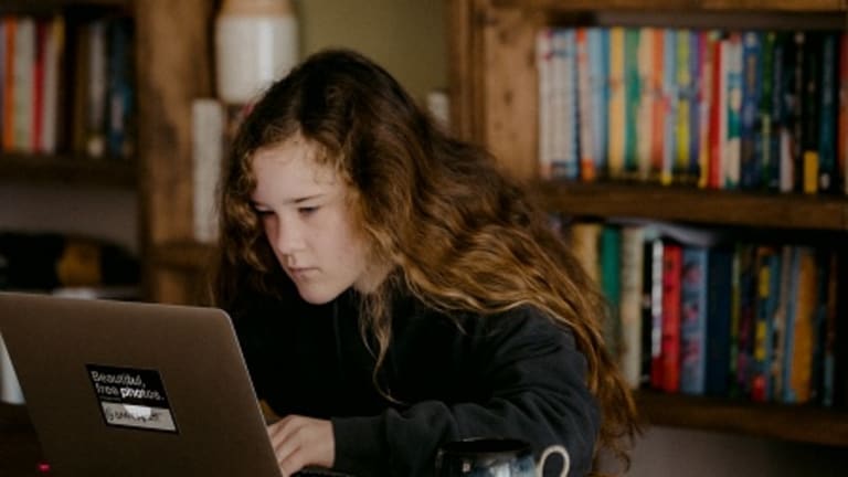 What's the Schooling of the Future — Homeschooling or Online School?