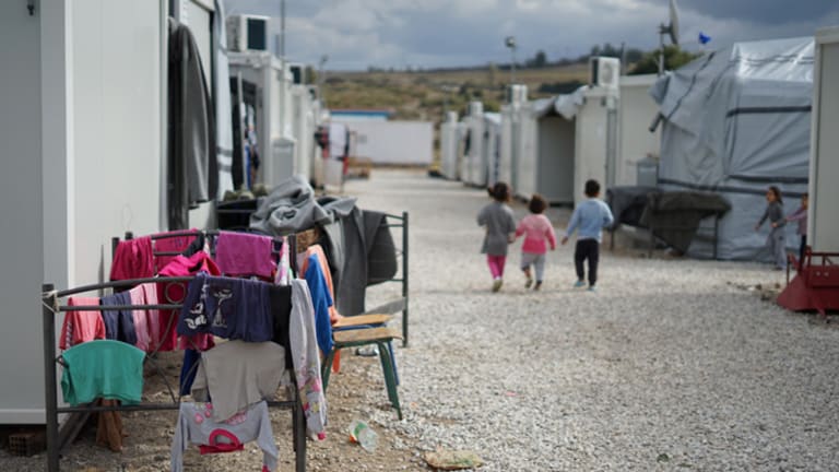 Federal Officials Seek Emergency Shelters for Unaccompanied Migrant Children