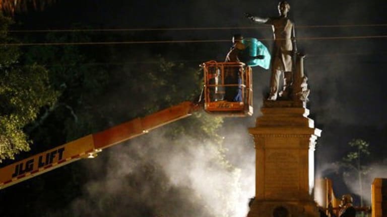 Losing the Past or Changing the Future? Archaeologists and Modern Monuments
