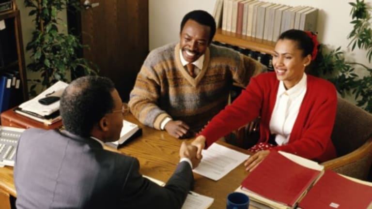 How Do Private Money Lenders Help You Face a Financial Crisis?