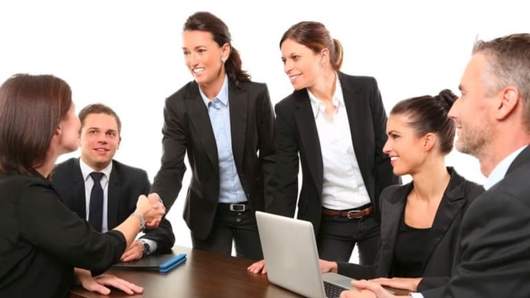 Breaking Through the Glass Ceiling: Tips For Women Trying to Market Themselves Online to Potential Employers