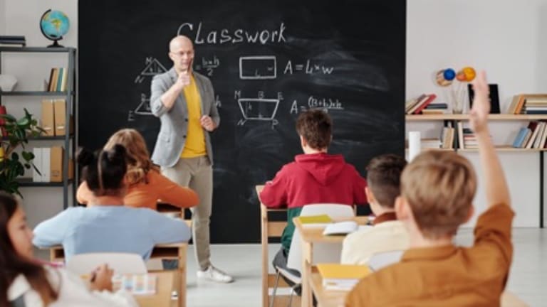 7 Tips to Become a Good School Teacher