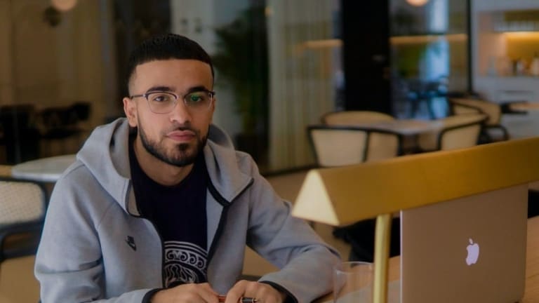 In Service Of Smiles: 5 Ways Hassan Hamid’s Implant Patient Machine Improves Workplace Happiness