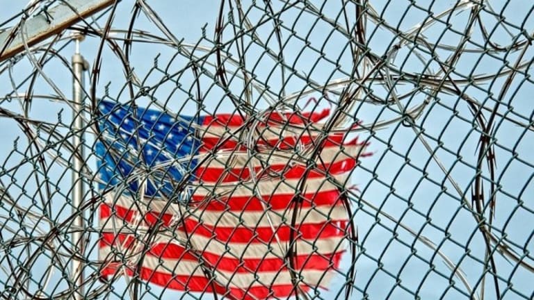 ICE Awaits Law Banning Private Detention Centers