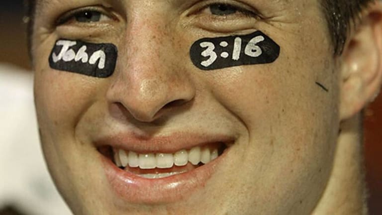 Aaron Hernandez’s Hail Mary Pass with John 3:16