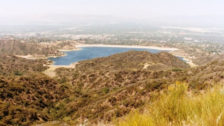 Reseda and Encino: Hillsiders, Flatlanders Worlds Apart