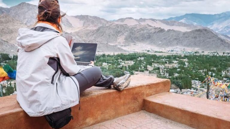 A Step-By-Step Guide to Starting a Travel Blog Every Traveler Will Love to Read