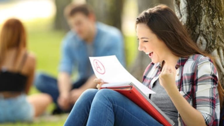 How to Maintain Top Academic Grades When in College
