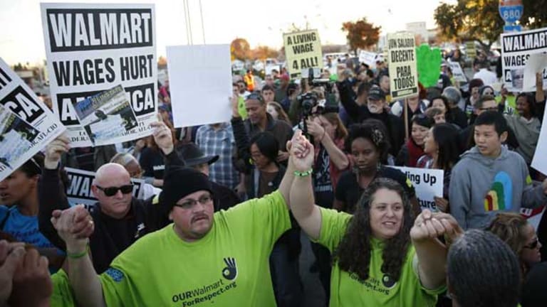 Walmart Workers Ramp Up Protests for Black Friday