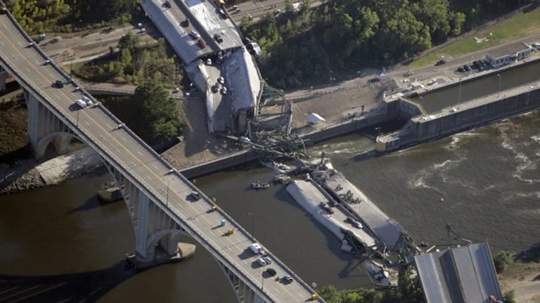 Bridge Collapse Crises in the United States
