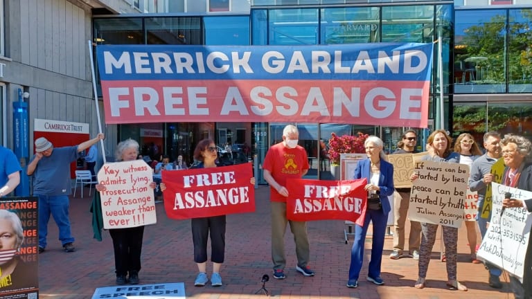 Harvard Students Protest Merrick Garland’s Commencement Speech over Assange Prosecution