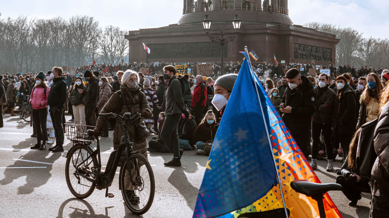 In Russia, Where Are the Signs of Sanctions?