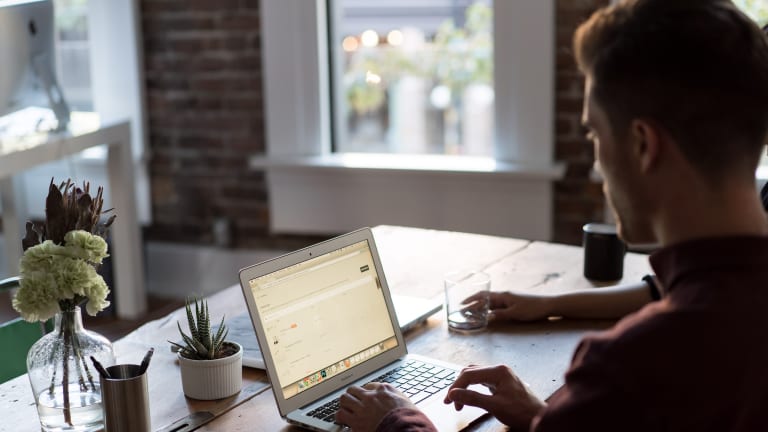 6 Ways to Make Your Dorm Desk Better for Studying