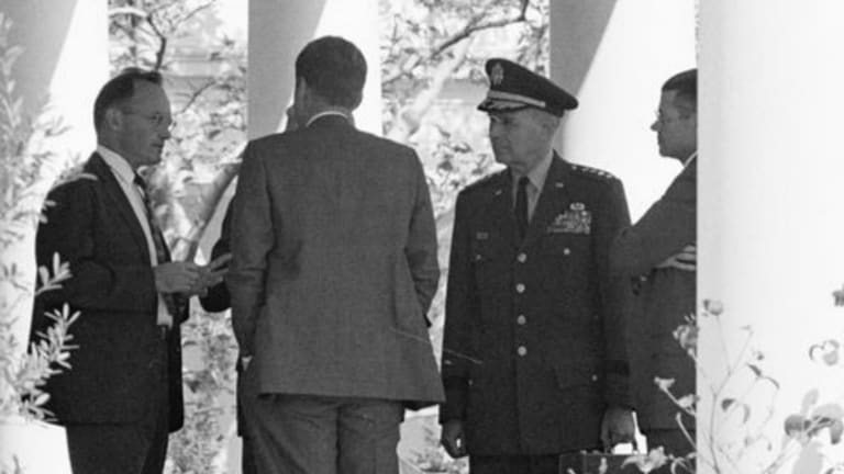 Does the Cuban Missile Crisis Teach Us Anything about Ending the Ukraine War?